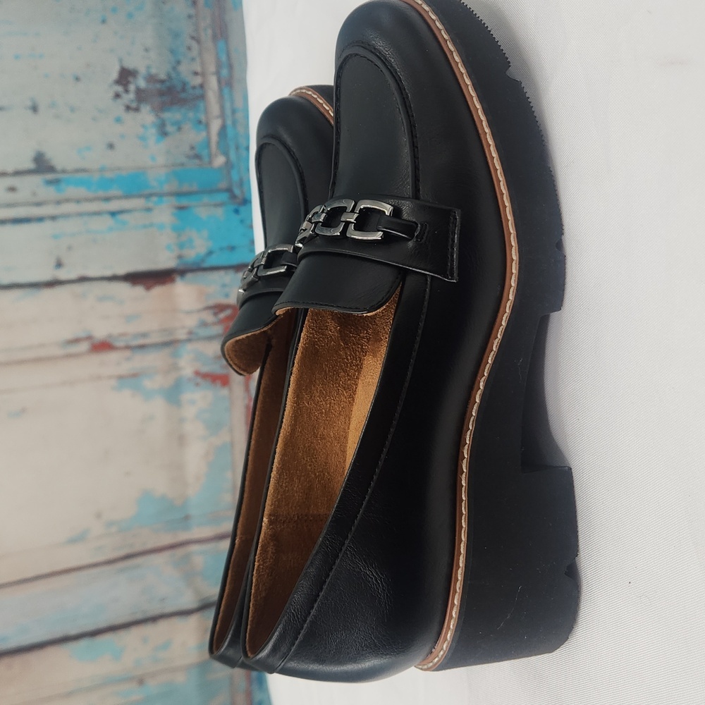 Naturalizer‎ Cabana Black Leather Loafers with Chain Accent - Picture 4 of 9